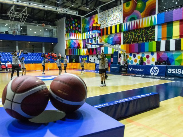 Imagen del calentamiento de Movistar Estudiantes Femenino